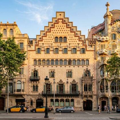 Modernistyczna fasada w Barcelonie