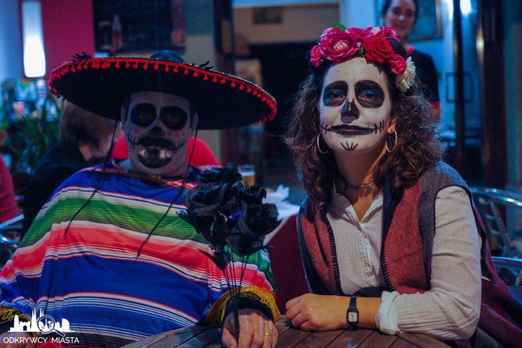 Wysyp żywych trupów - czyli pochód zombie w Sitges 1 wysyp żywych trupów