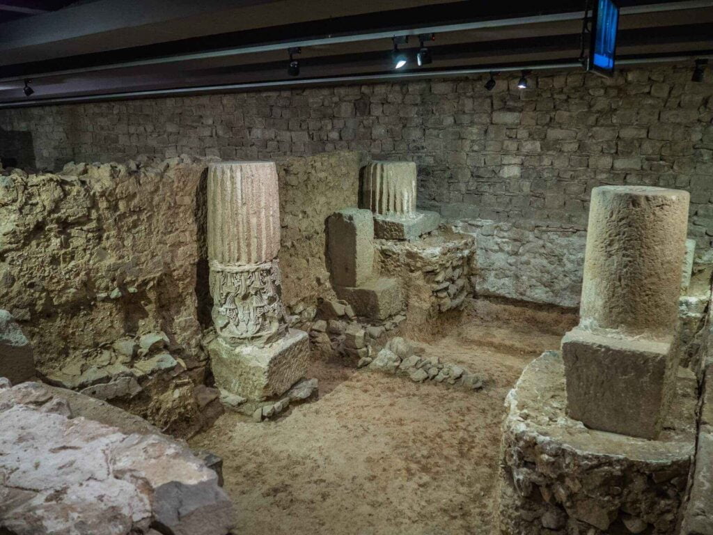 Muzeum historii miasta Barcelony 1 muzeum historii miasta Barcelona resztki kolumn